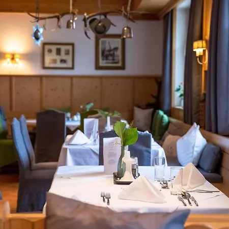 Der Almhof Hotel
