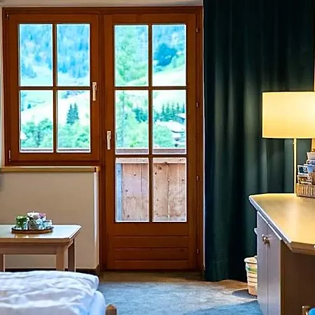 Der Almhof Hotel