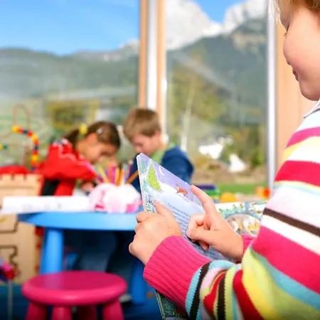 Ξενοδοχείο Der Almhof 4*